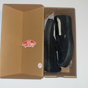 Classic Slip on Black Vans